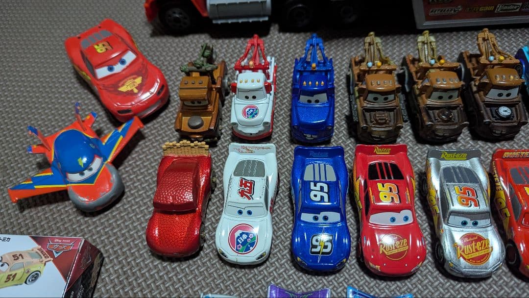 トミカ　カーズ　 約50台とマックトレーラー　バッグ付き　USED　まとめ売り