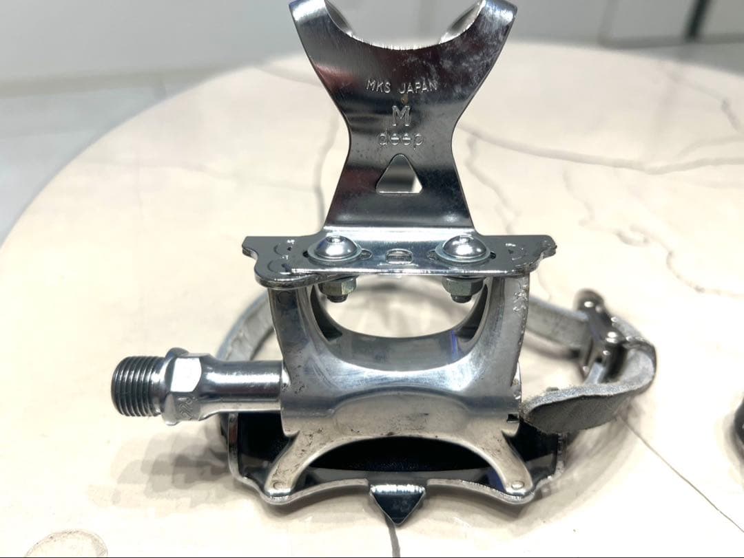 MKS SUPREMEシュプリーム　トウクリップ、ストラップ付き