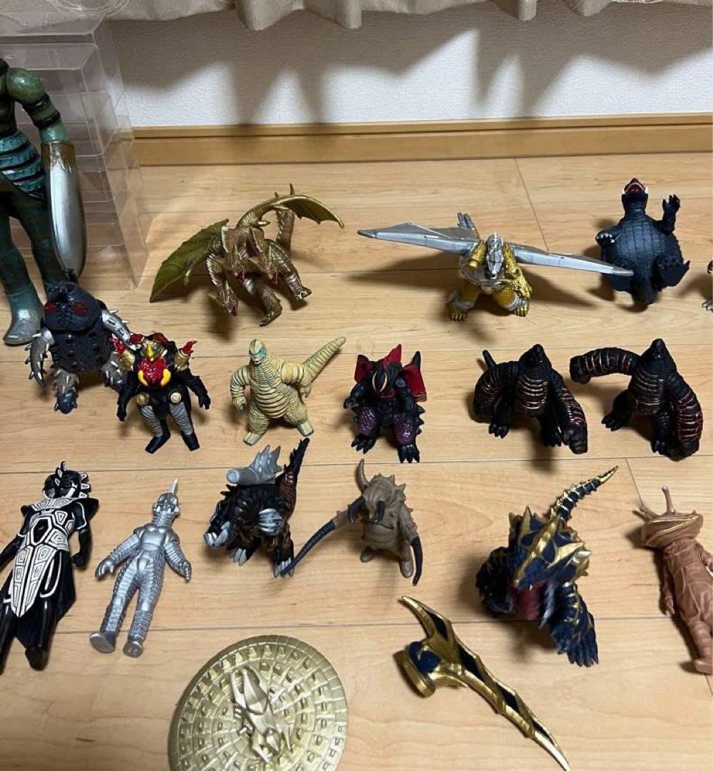 ウルトラマンソフビ、ガメラ、キングギドラ、バルタン星人カネゴン（レトロ）1989