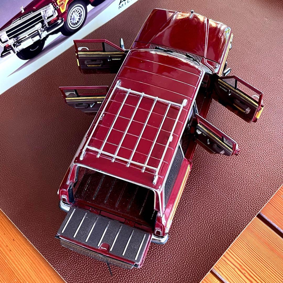 ジープ　グランドワゴニア　Grand Wagoneer AUTOart　1/18