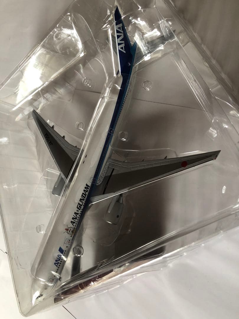 全日空商事1/200 ANA B777-300 国内線用機体　ガンダム特別塗装機
