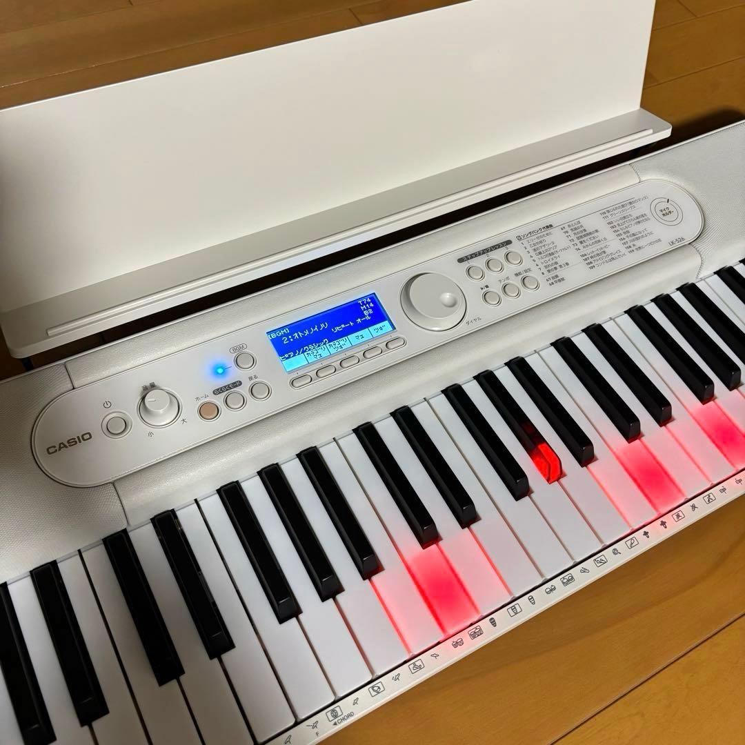 CASIO電子キーボード 光ナビゲーション LK-526 2022年製