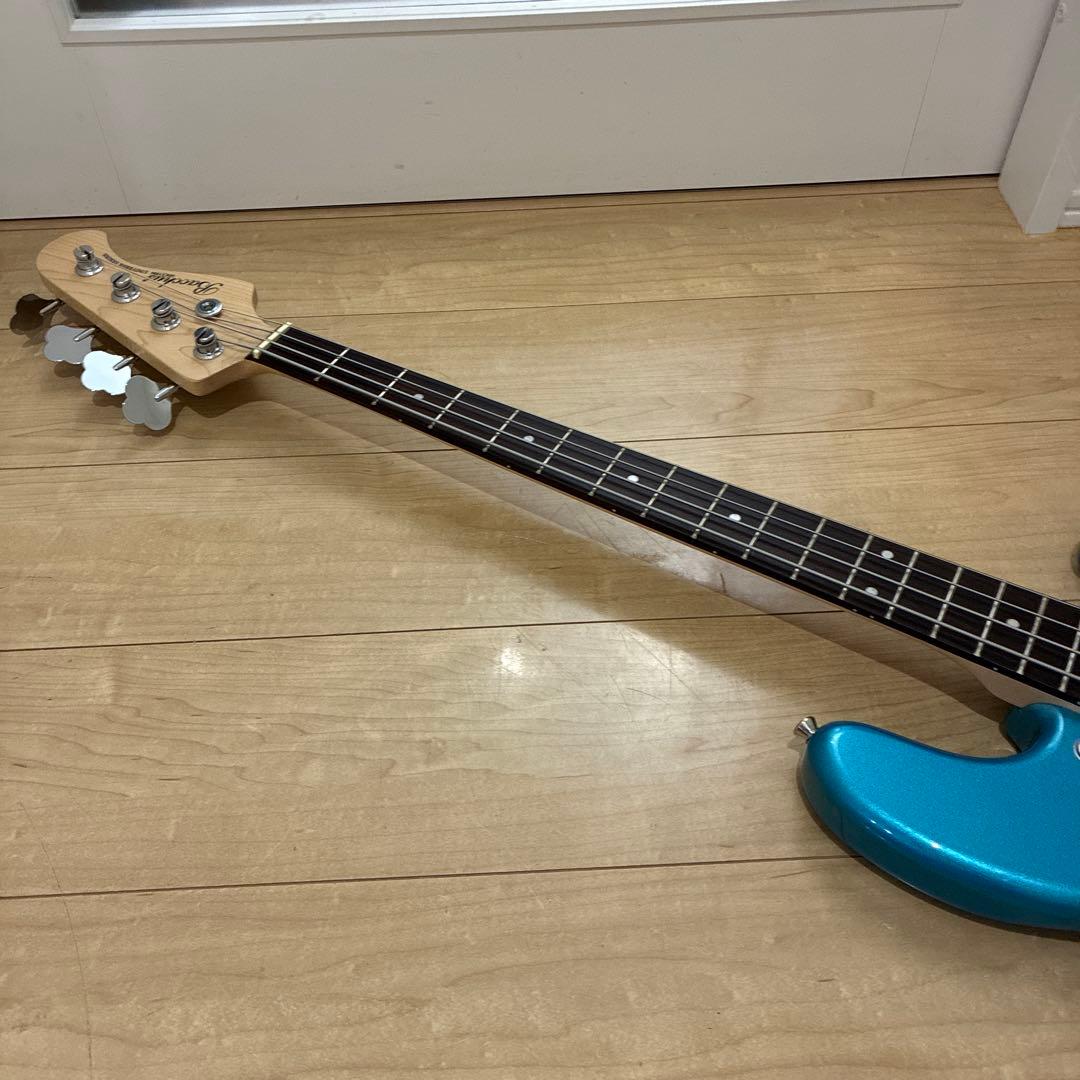 ほぼ新品！バッカス　ユニバースシリーズ　ジャズベースタイプベースギター　調整済み