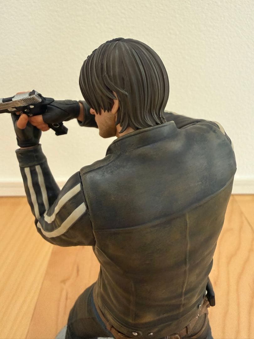 コトブキヤ ARTFX レオン・S・ケネディ 初版バージョン