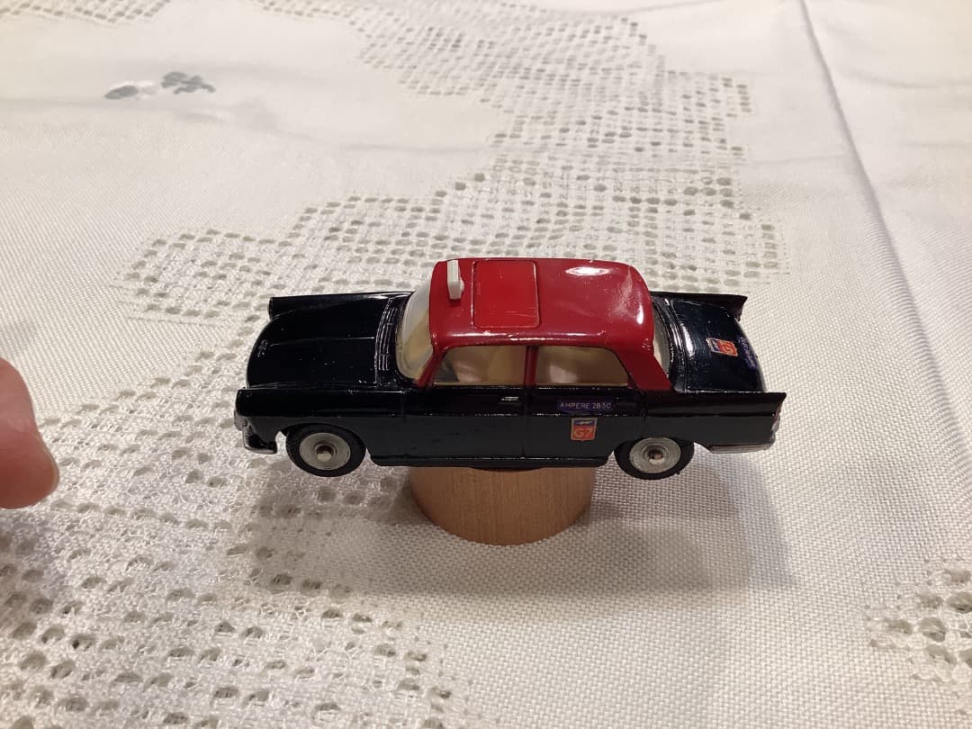 美品レア　仏製DINKY TOYS プジョー404タクシー　ミニカー