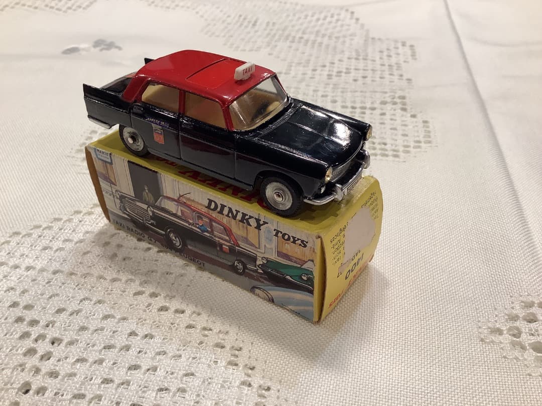 美品レア　仏製DINKY TOYS プジョー404タクシー　ミニカー