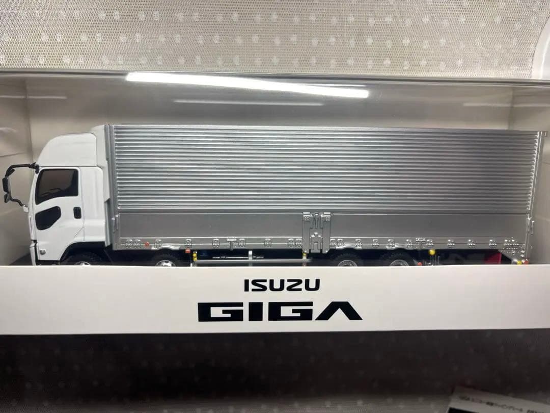 限定モデル【新品未開封】ISUZU GIGA 1/43 ミニカー　トラック