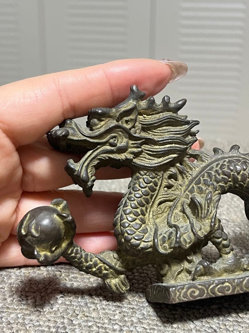 風水 置物 龍の置物 龍ドラゴン 5本爪 右手に玉を持つ龍 金属工芸 銅製 文鎮