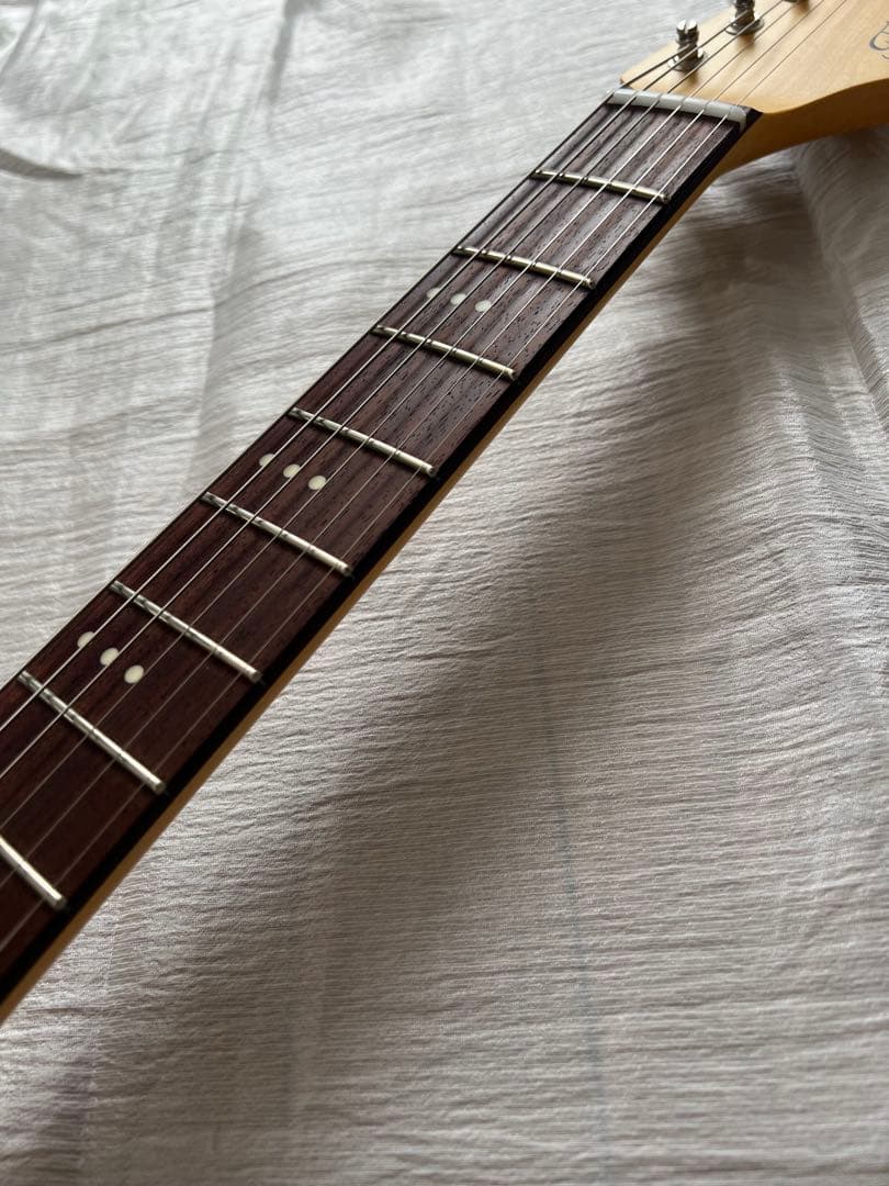 Three Dots Guitars Tモデル