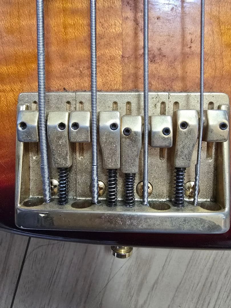 Fender Heartfield DR4 ベース（Bass）