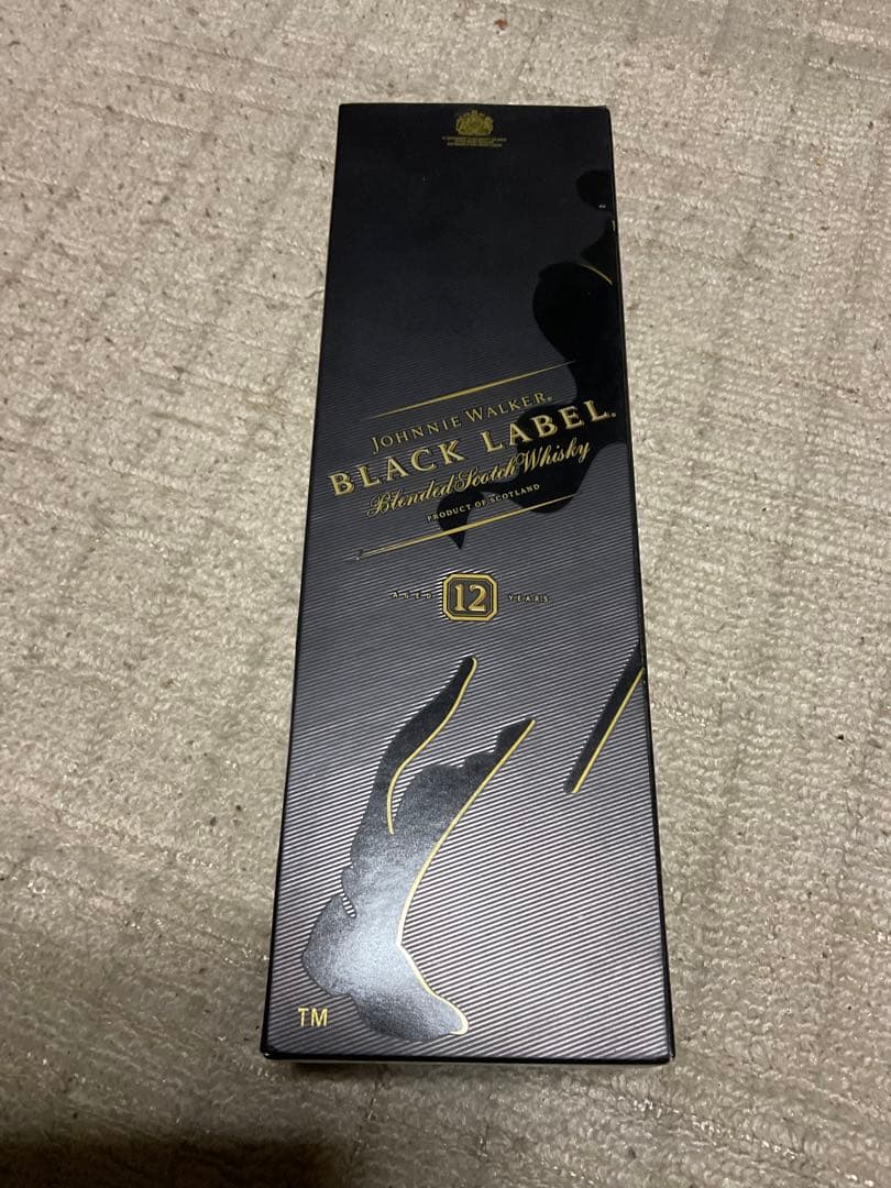 JOHNNYE WALKER／BLACK LABEL・AGED12YEARS。