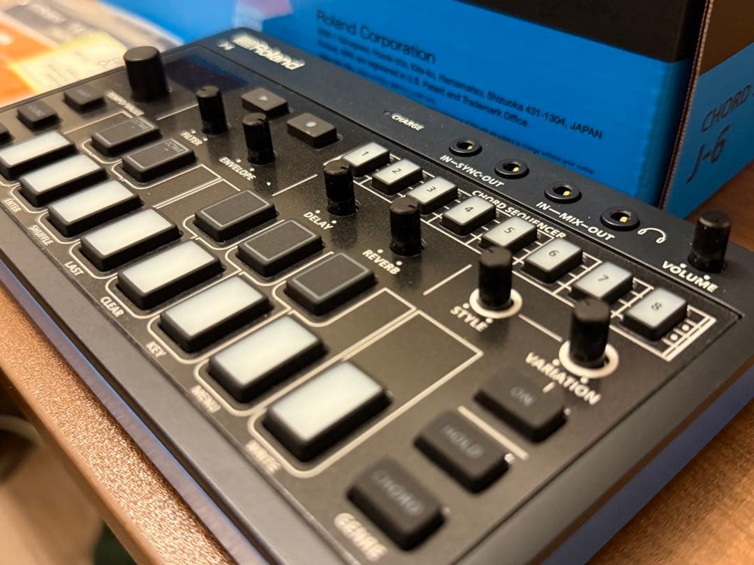 Roland J-6 コード シンセサイザー AIRA Compact J6