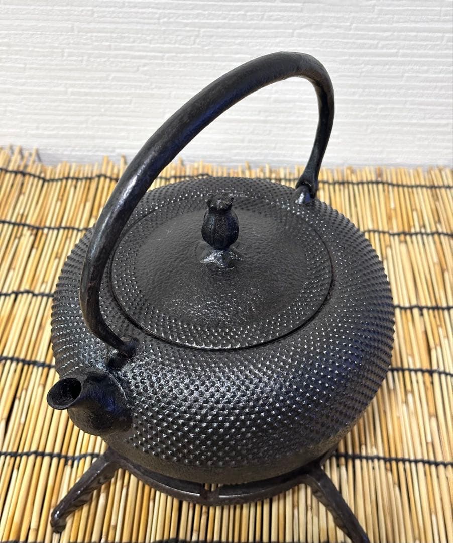 ほぼ未使用品 南部虎山工房造 １５型 姥口アラレ　南部鉄瓶　南部鉄器　鉄瓶