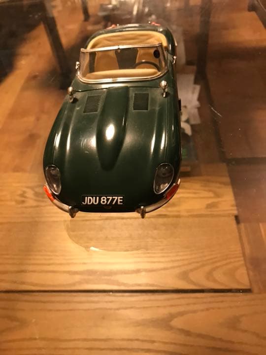 値下げ致しました！ジャガーEタイプ　1961年1/18スケール