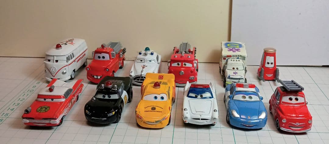 トミカディズニーカーズゴーゴーレスキューチーム12台 中古