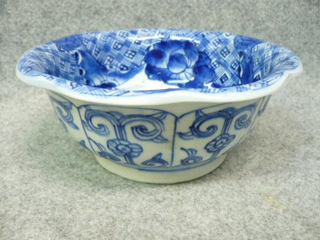 伊万里 染付 深鉢 [B23651] 花に蝶 古美術 古玩