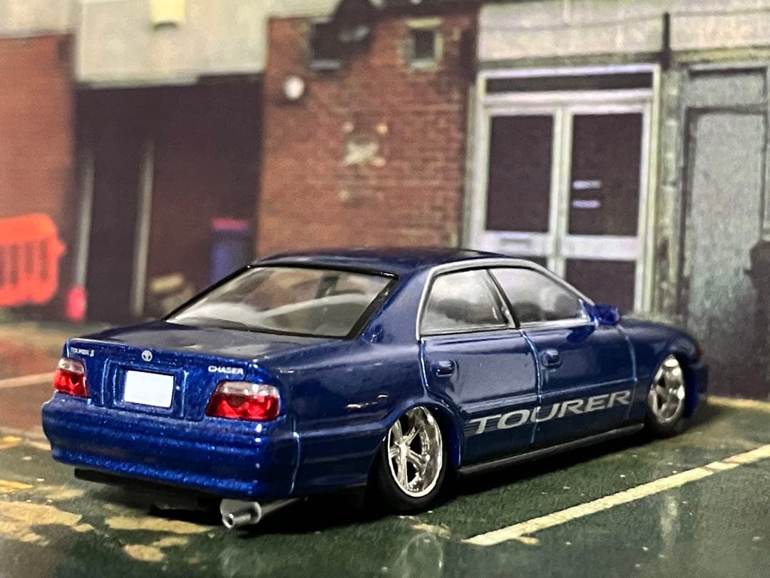 トミカリミテッド　ツアラー セダン 1/64 ミニカー 改造