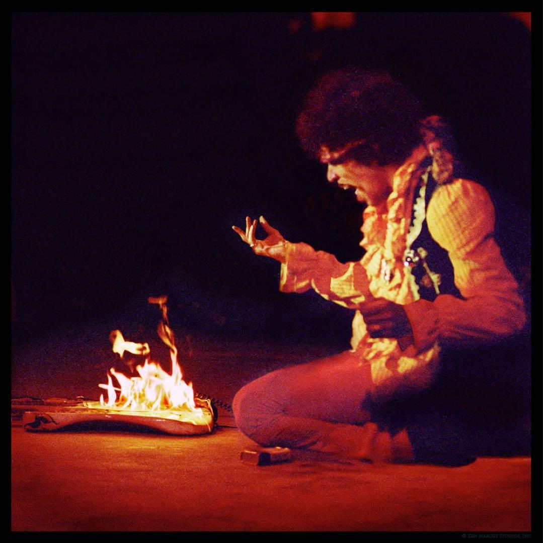 ギター jimi hendrix stratocaster righty relic