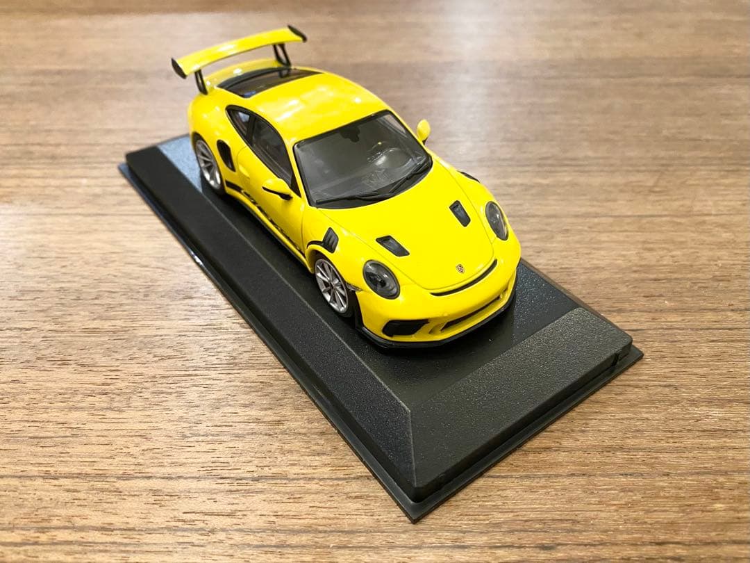 新品 1/43 ミニチャンプス ポルシェ 991.2 911GT3RS イエロー