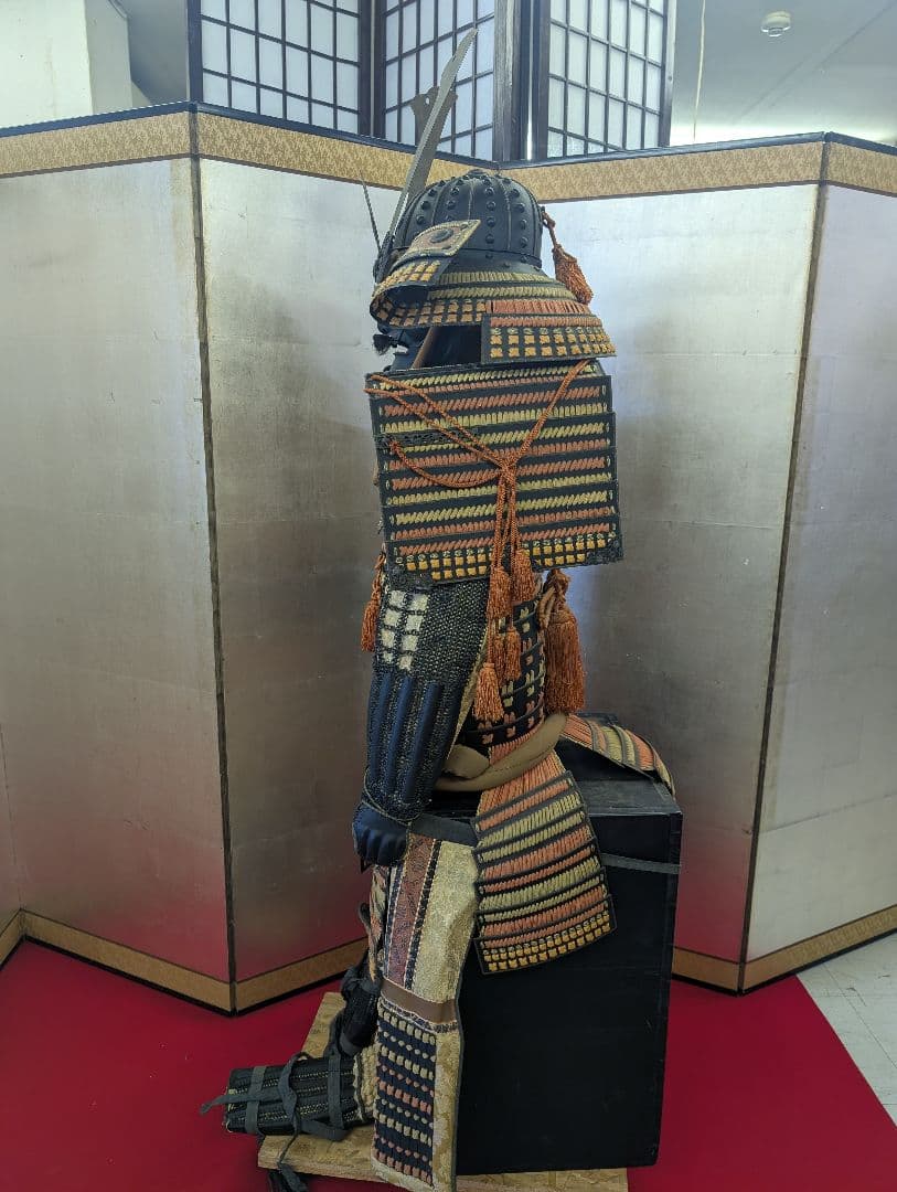 等身大 甲冑 鎧兜 鎧一式 甲冑 鎧櫃 鎧立付 面頰 赤糸大縅鎧 全高171cm