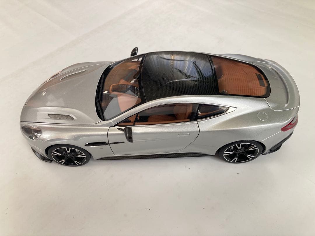 AUTO art 1/18 アストンマーチン バンキッシュ