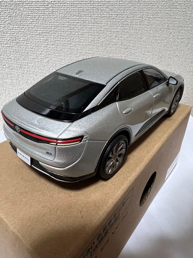 【非売品】 トヨタ CROWN 1/18 ミニカー シルバー