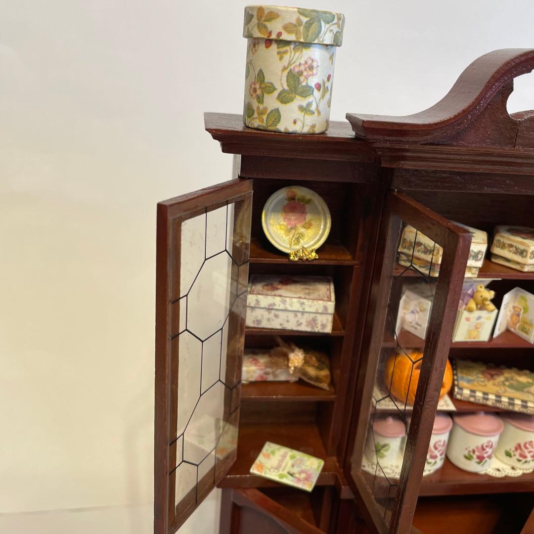 1/12ドールハウス ミニチュア●雑貨屋 アンティーク家具 リビングボード 食器