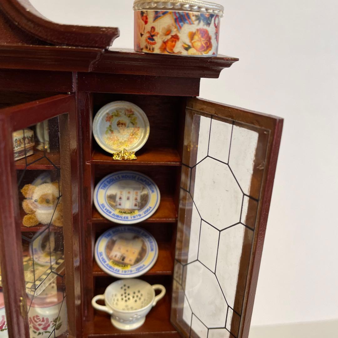 1/12ドールハウス ミニチュア●雑貨屋 アンティーク家具 リビングボード 食器