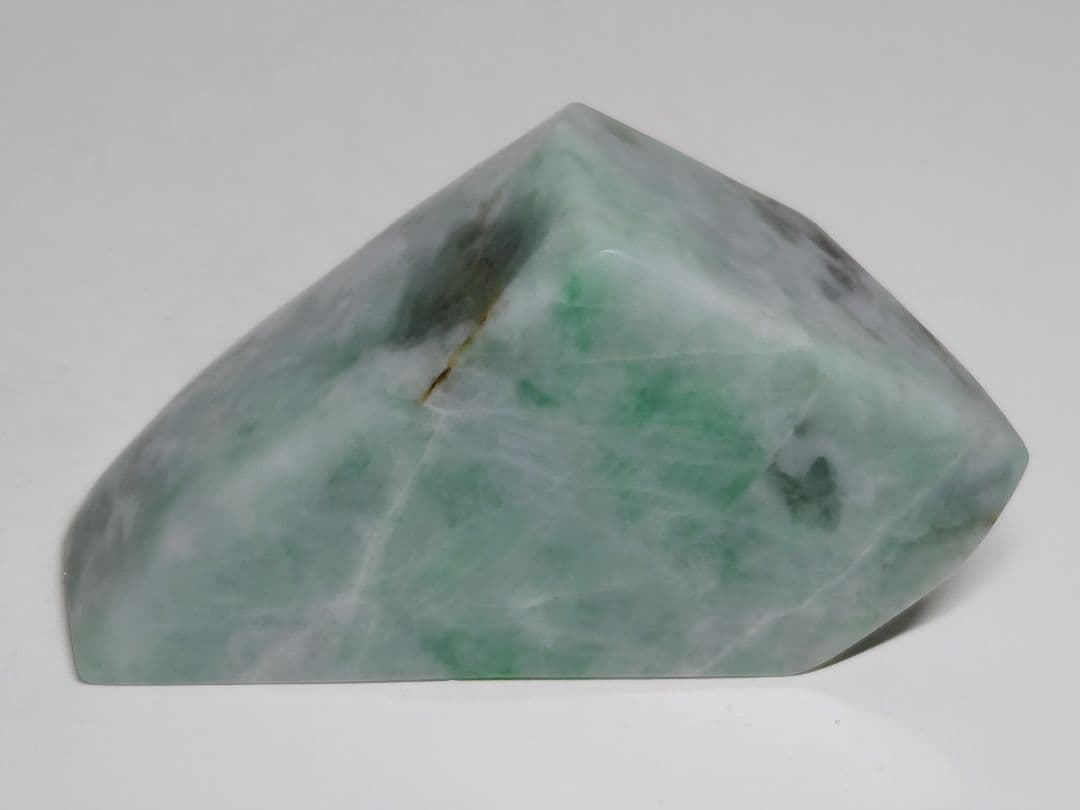 白緑黒 180g 翡翠 ヒスイ 原石 鑑賞石 自然石 誕生石 鉱物 鉱石 水石