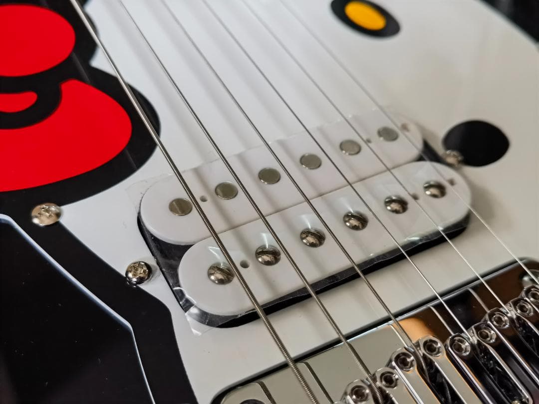 新品Fender Hello Kitty Black Stratocaster
