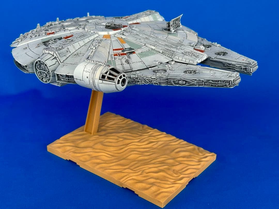 バンダイ スターウォーズ1/144 ミレニアム・ファルコン フォースの覚醒完成品