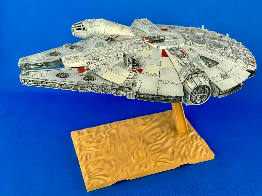 バンダイ スターウォーズ1/144 ミレニアム・ファルコン フォースの覚醒完成品