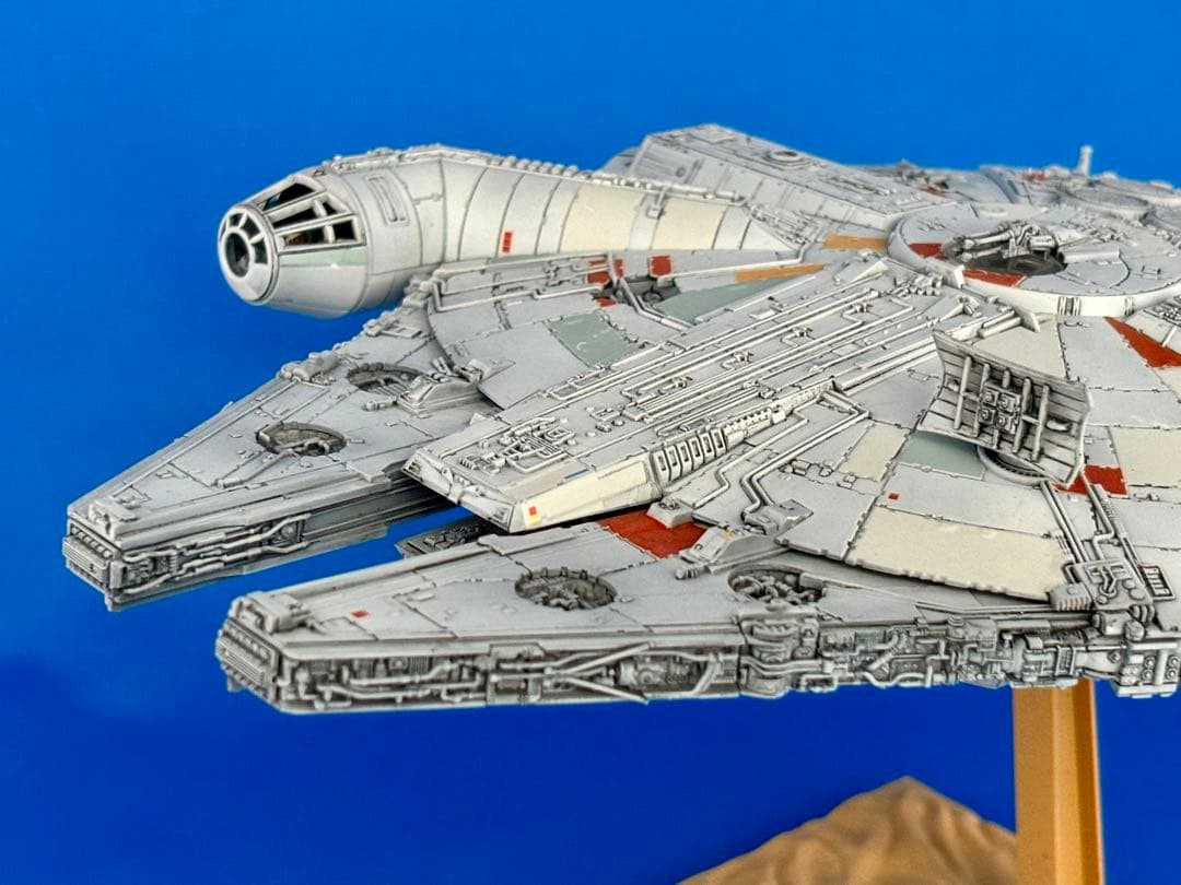 バンダイ スターウォーズ1/144 ミレニアム・ファルコン フォースの覚醒完成品