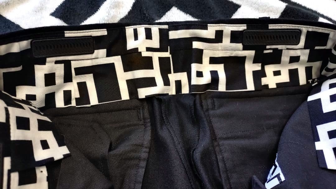 布袋寅泰 グッズ　スーツ