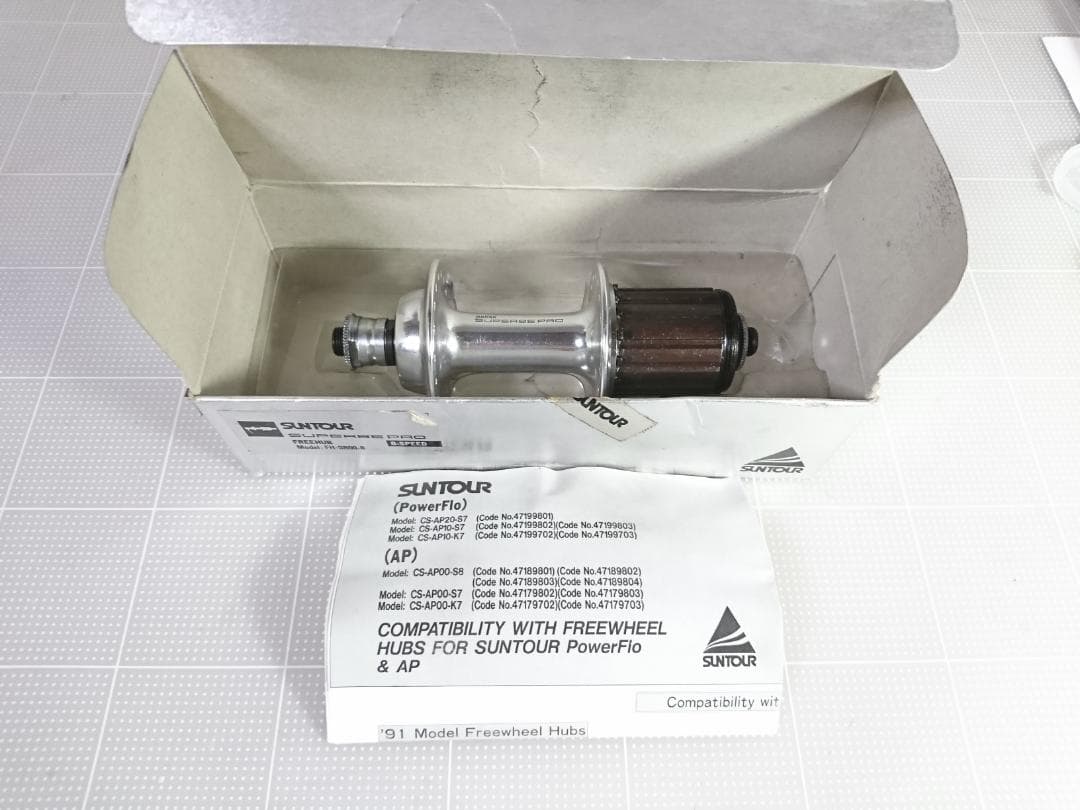 【新品】 ８速リアハブ & スプロケット SUPERBE PRO サンツアー