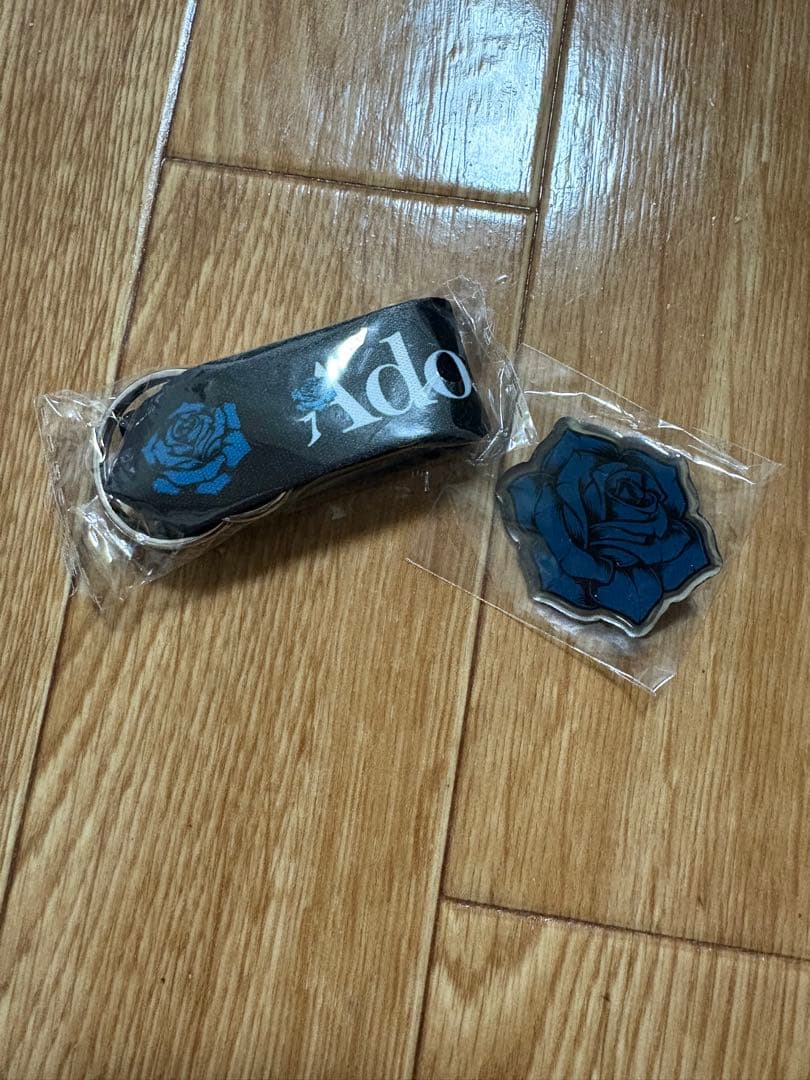 Ado マーズ　ペンライト　ブローチ　ガチャセット