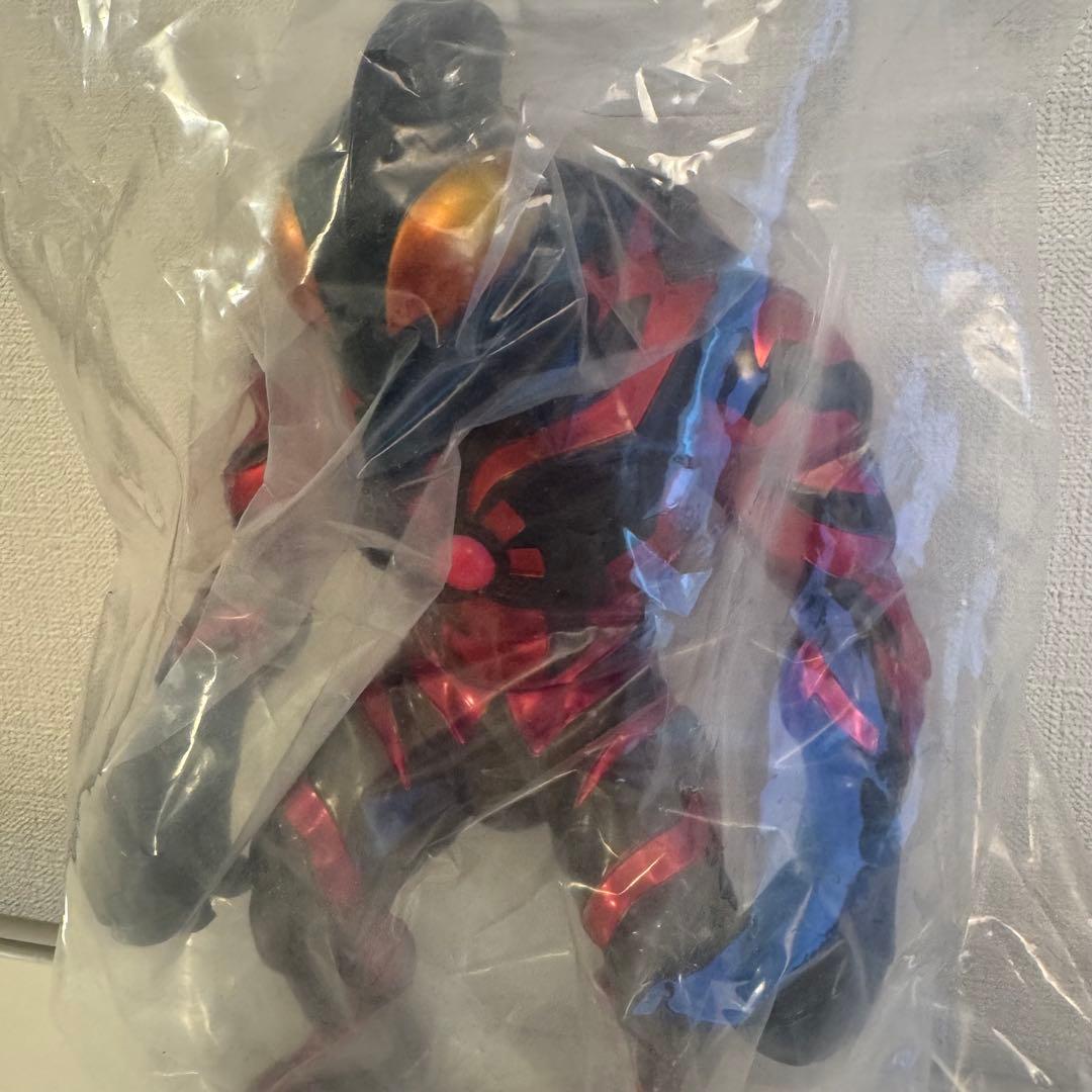 ソフビ　Momoco Studio ウルトラマンベリアル　墓場の画廊