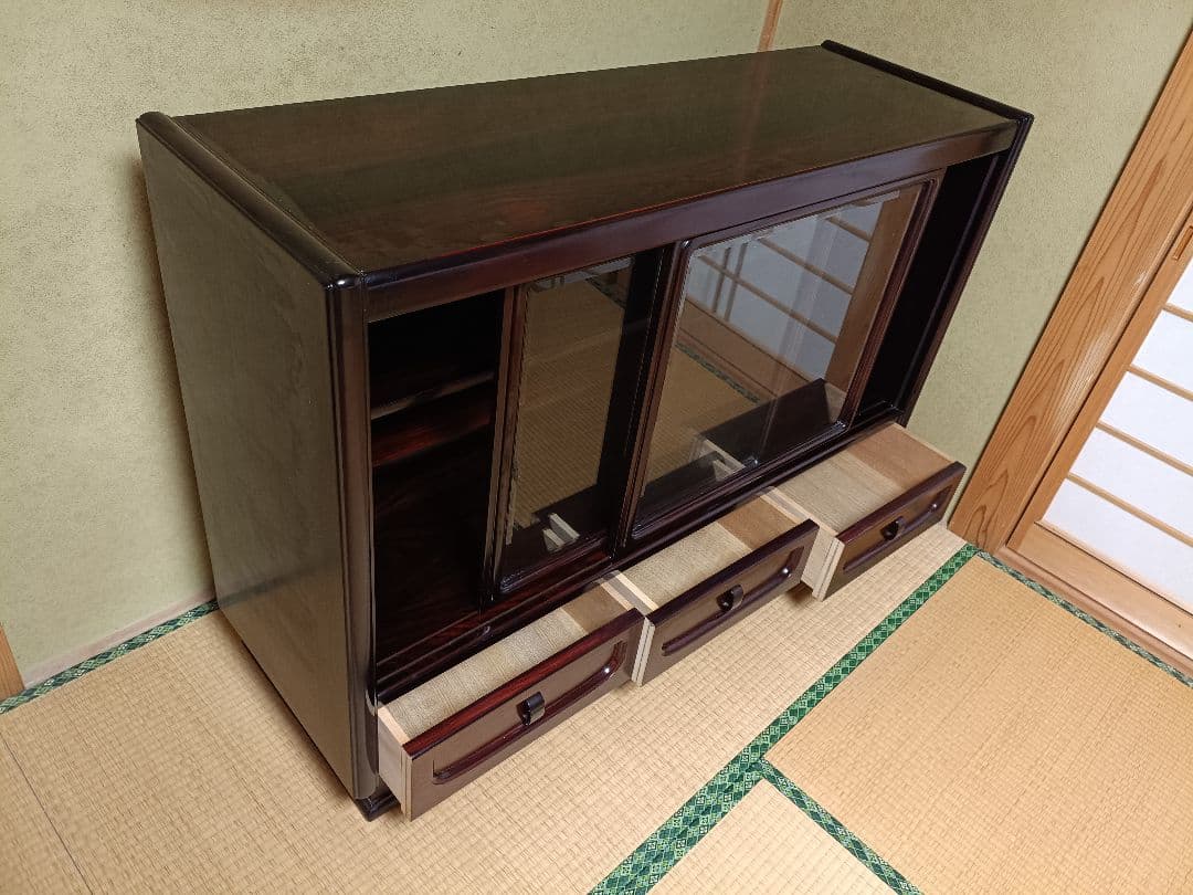 【送料込！】ダークブラウン木製茶タンス ガラス扉付き