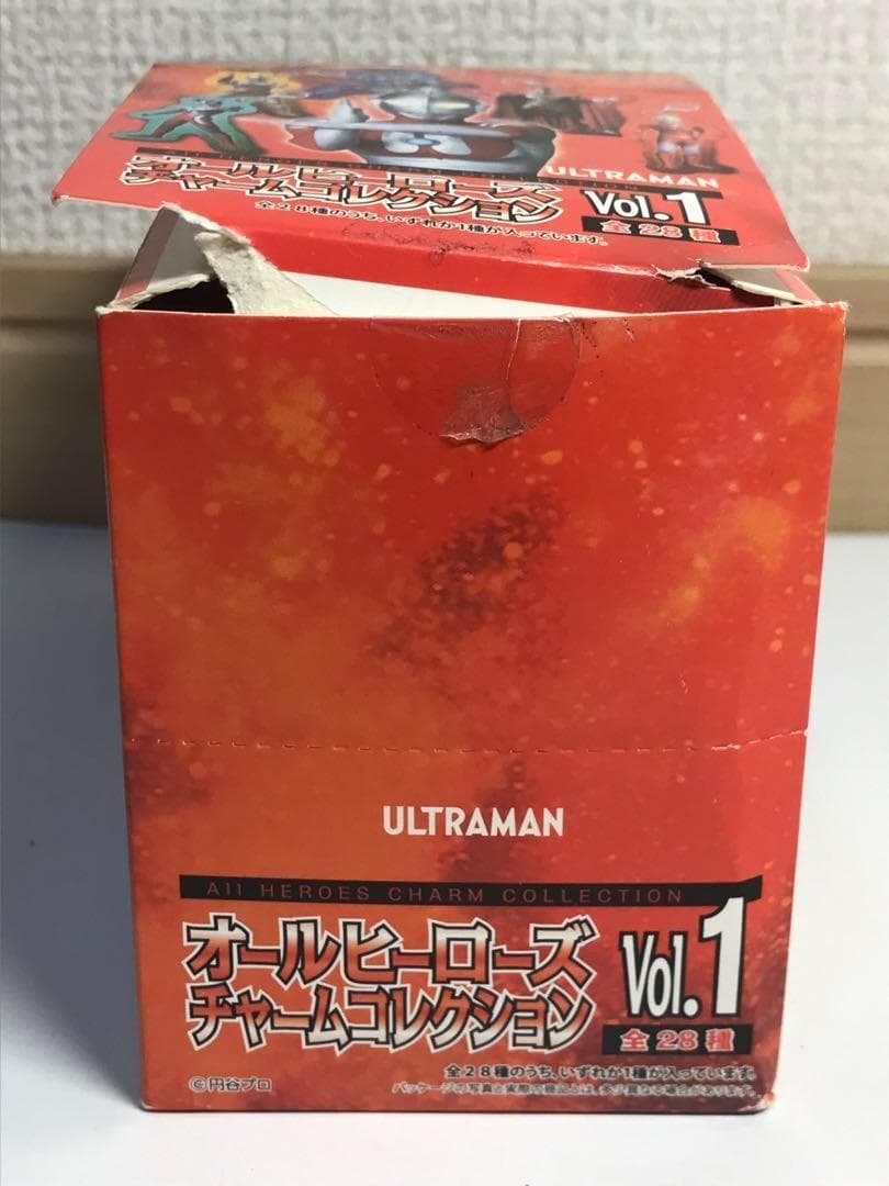 【28個セット】ウルトラマン　オールヒーローズ　チャームコレクション
