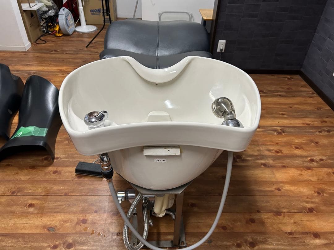 黒 スタイリングチェアとシャンプー台セット