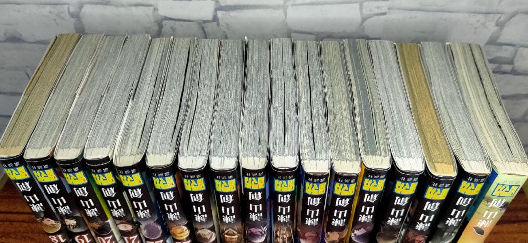 【全巻初版】進撃の巨人 全34巻セット ※1巻のみ帯なし・2巻以降は帯付きです