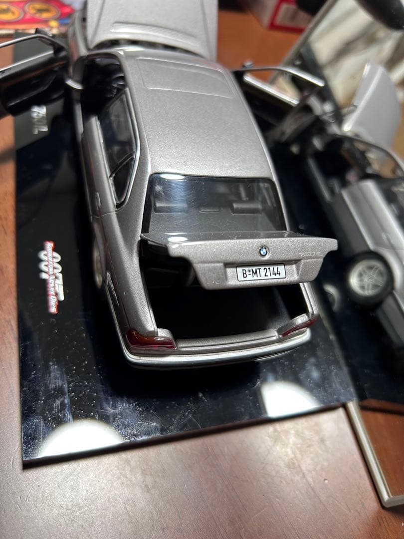 750iL 1/18 スケールモデル シルバー
