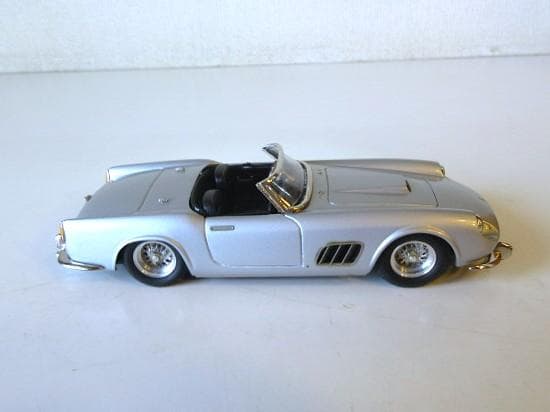 特価 AMR (1/43) フェラーリ 250GT California