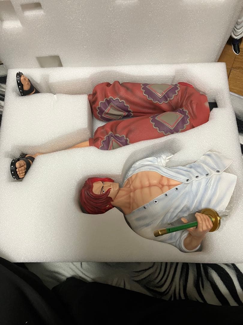 ワンピースアニメフィギュア四皇赤髪のシャンクス 66cm大型　海外品