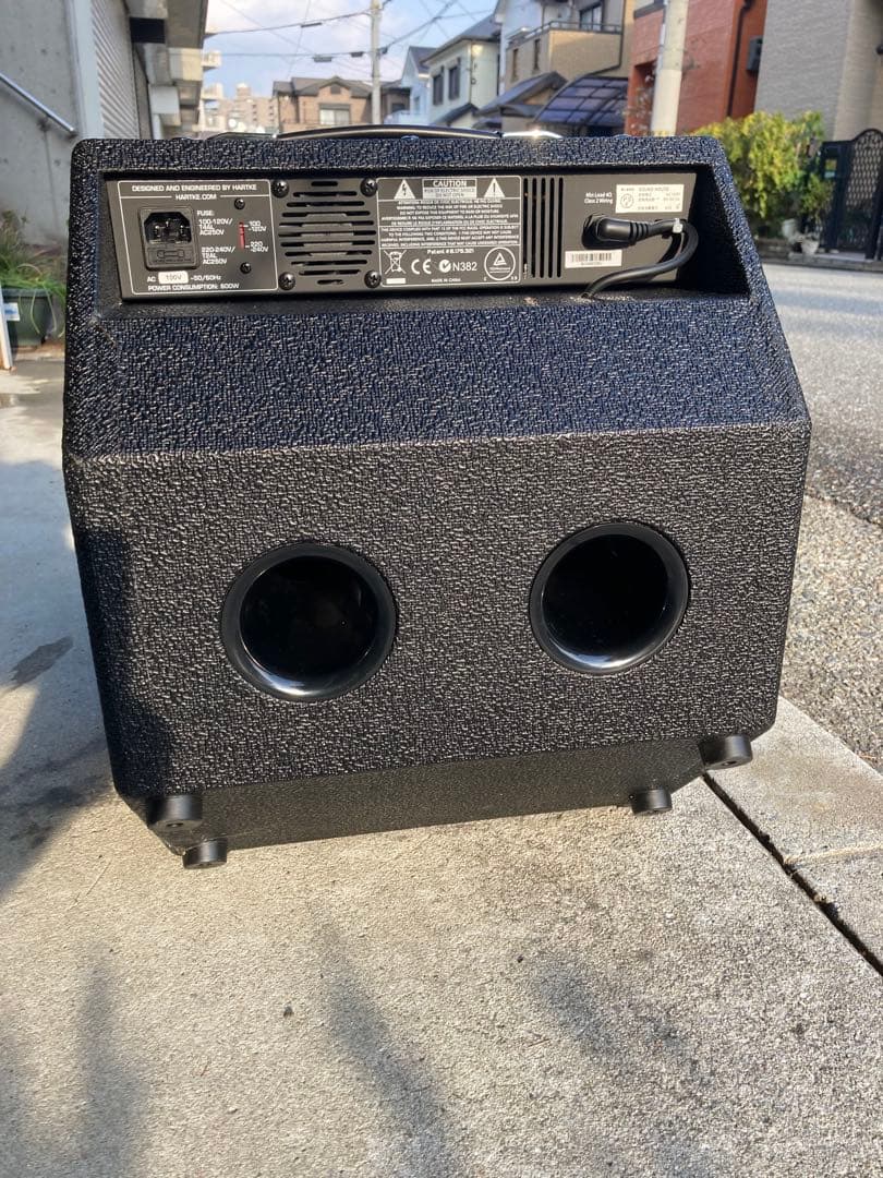 Hartke KB12 ベース用アンプ 500W？パワフルです。