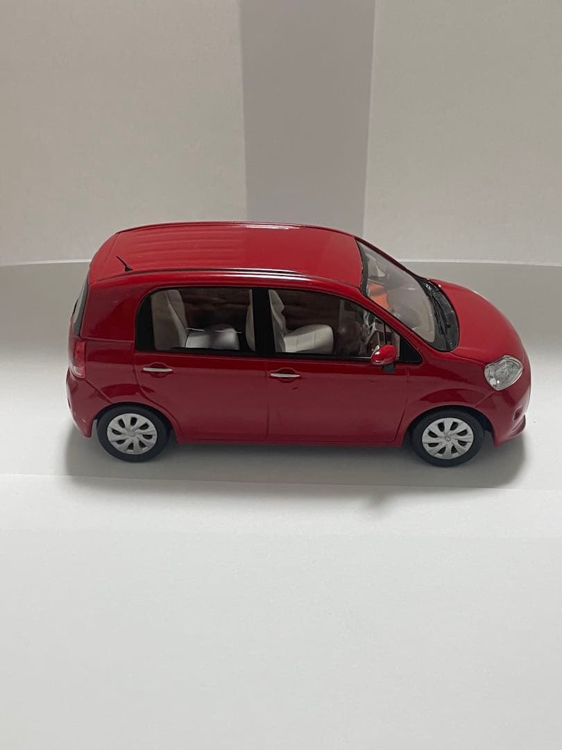 トヨタ ポルテ 赤　カラーサンプル