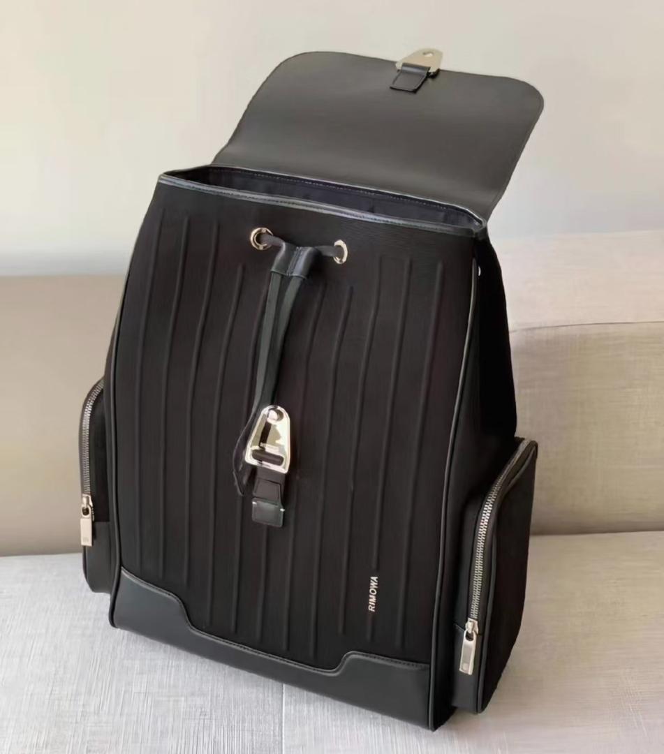 RIMOWA ストライプデザイン バックパック ブラック