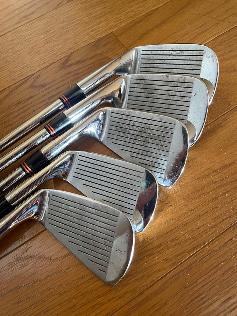 ADAMSGOLFのゴルフキャディバッグとアイアンセット
