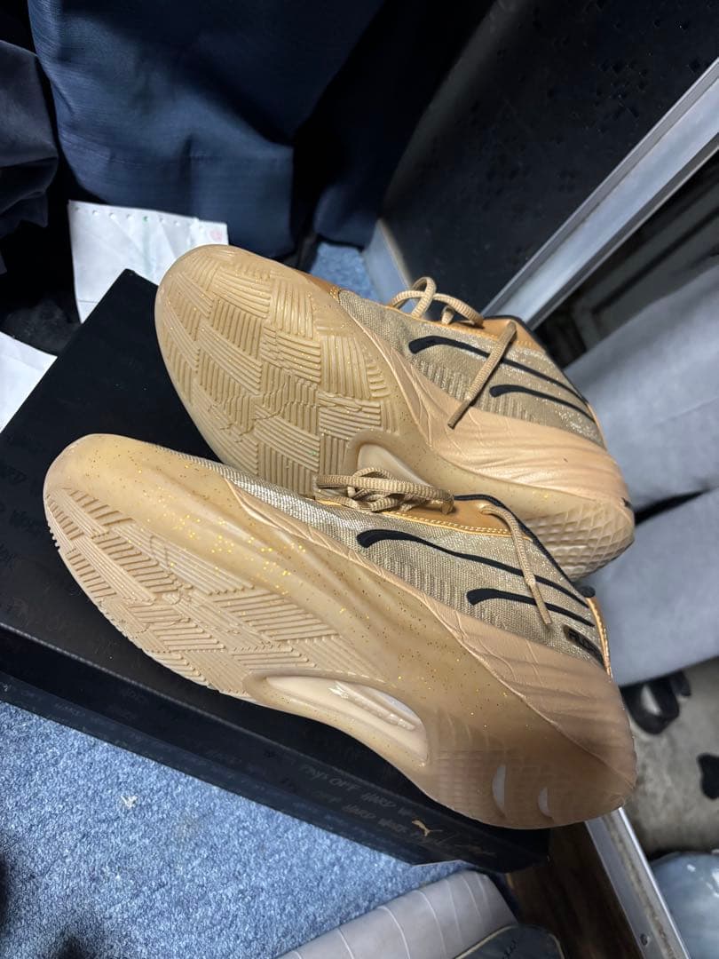 PUMA バスケットボールシューズ ゴールド