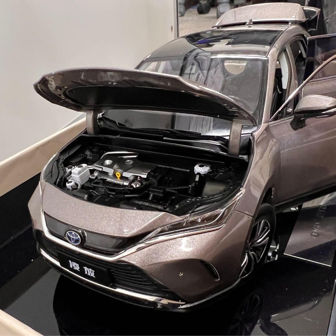 トヨタ ハリアー　1/18 ミニカー